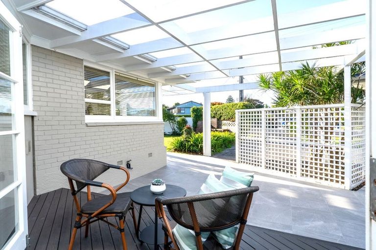 Photo of property in 33 Covil Avenue, Te Atatu South, Auckland, 0610