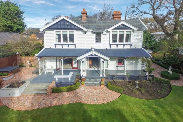 Photo of property in Chilcombe Homestead, 4 Medbury Terrace, Fendalton, Christchurch, 8041