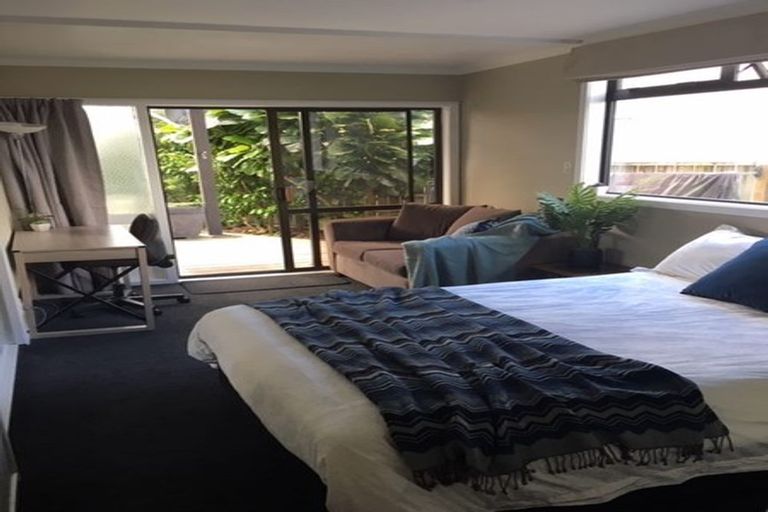Photo of property in 2/26 Ridge Road, Waiake, Auckland, 0630
