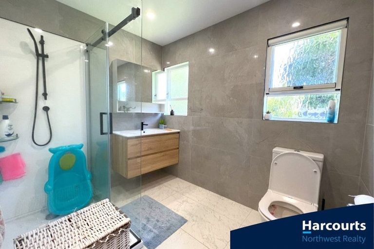 Photo of property in 1/86 Tirimoana Road, Te Atatu South, Auckland, 0602