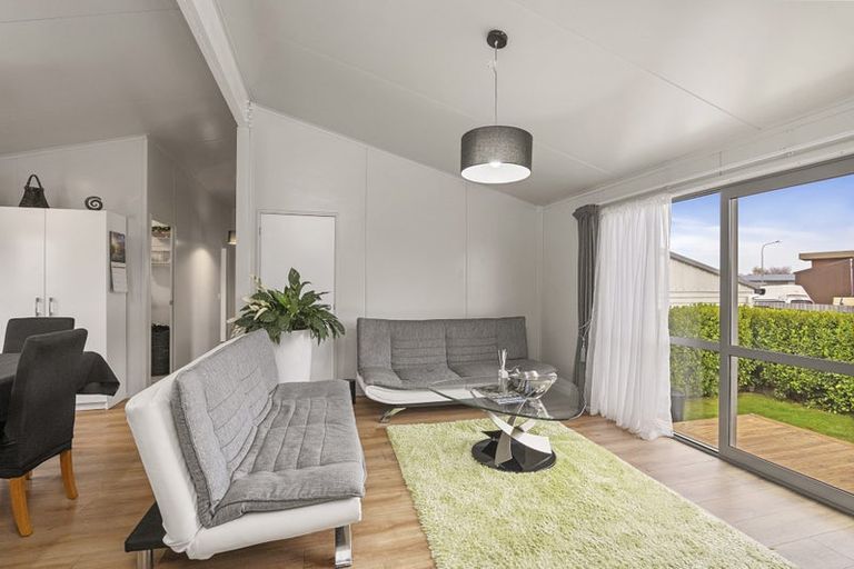 Photo of property in 3a Kingsbridge Drive, Burwood, Christchurch, 8083