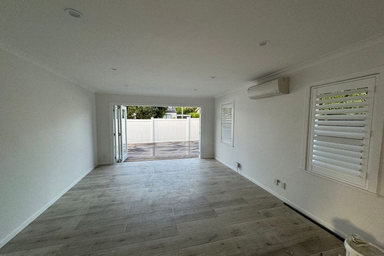 Photo of property in 117 Vodanovich Road, Te Atatu South, Auckland, 0610