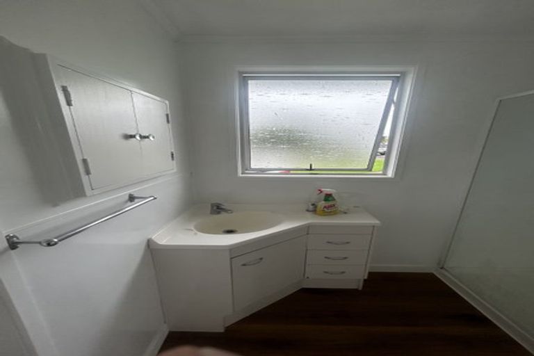 Photo of property in 17 Calvert Road, Moturoa, New Plymouth, 4310