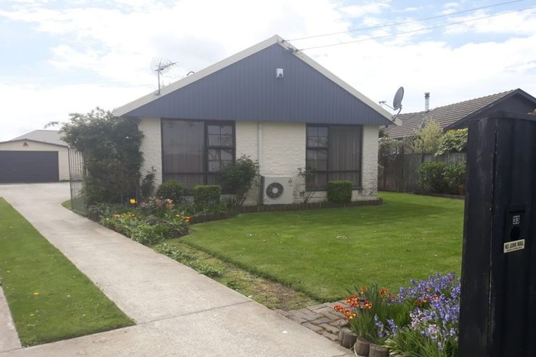 Photo of property in 33 Farquhars Road, Redwood, Christchurch, 8051