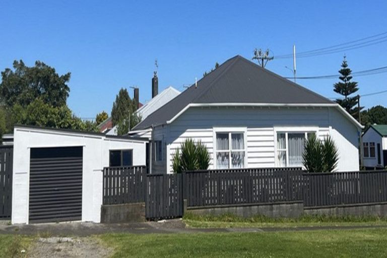 Photo of property in 13 High Street West, Waitara, 4320