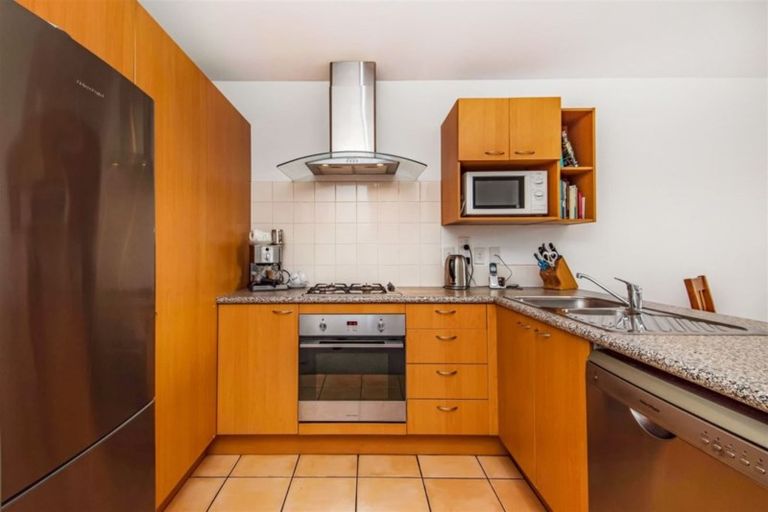 Photo of property in 3/42 Fields Parade, Oteha, Auckland, 0632