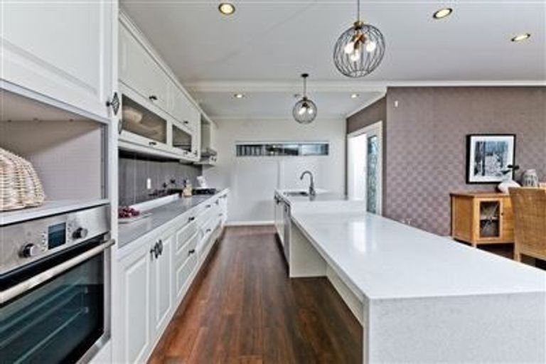 Photo of property in 52 Laurel Oak Drive, Schnapper Rock, Auckland, 0632