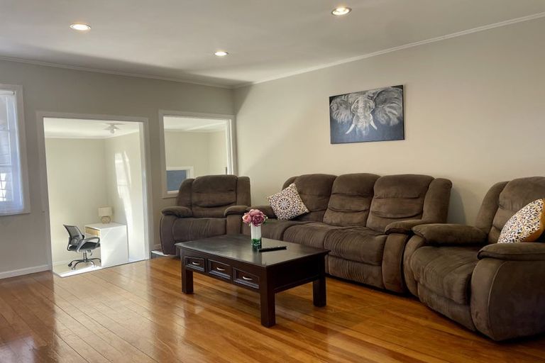 Photo of property in 26 Miller Road, Mangere Bridge, Auckland, 2022