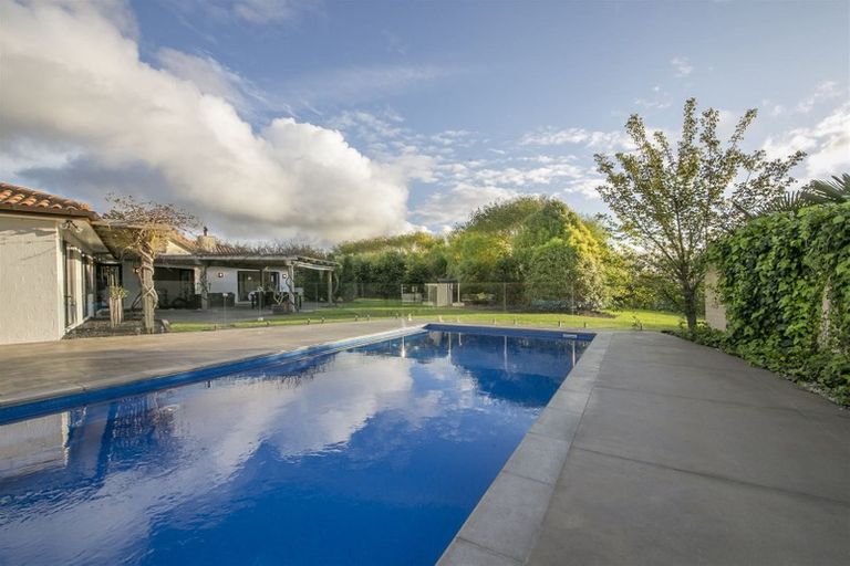 Photo of property in 210 Oraha Road, Kumeu, 0892