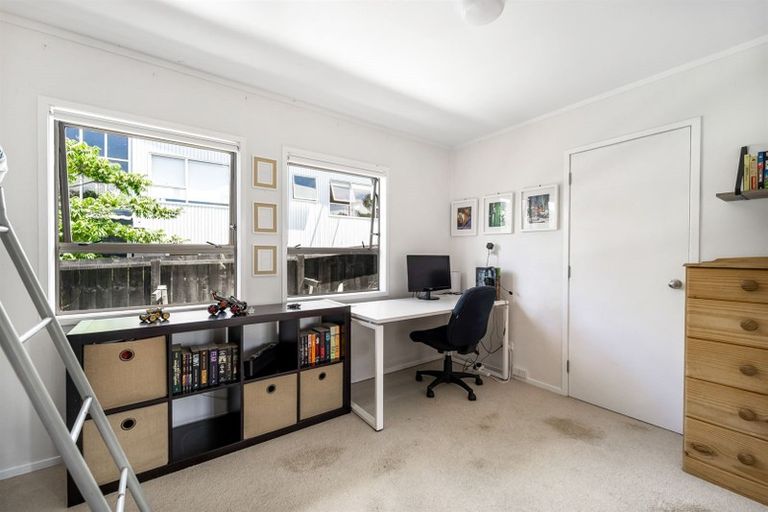 Photo of property in 27 Macnay Way, Murrays Bay, Auckland, 0630