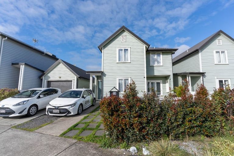 Photo of property in 11 Stitchbird Crescent, Papakura, 2110