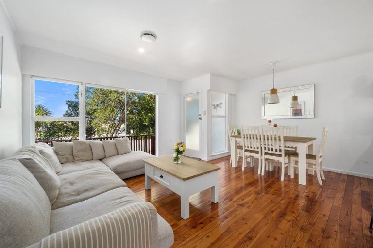 Photo of property in 2/77 Alexander Street, Cockle Bay, Auckland, 2014