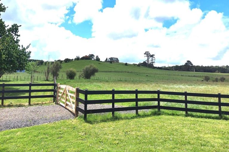 Photo of property in 83 Settlement Road, Puni, Pukekohe, 2678