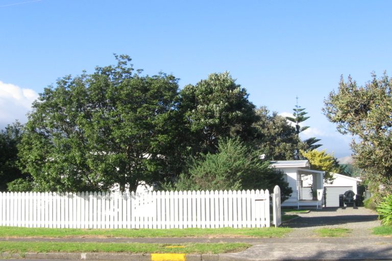 Photo of property in 26 William Street, Waikanae Beach, Waikanae, 5036