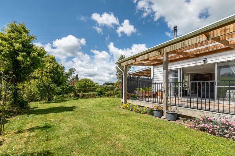 Photo of property in 20 Dudley Road Lower, Inglewood, 4386