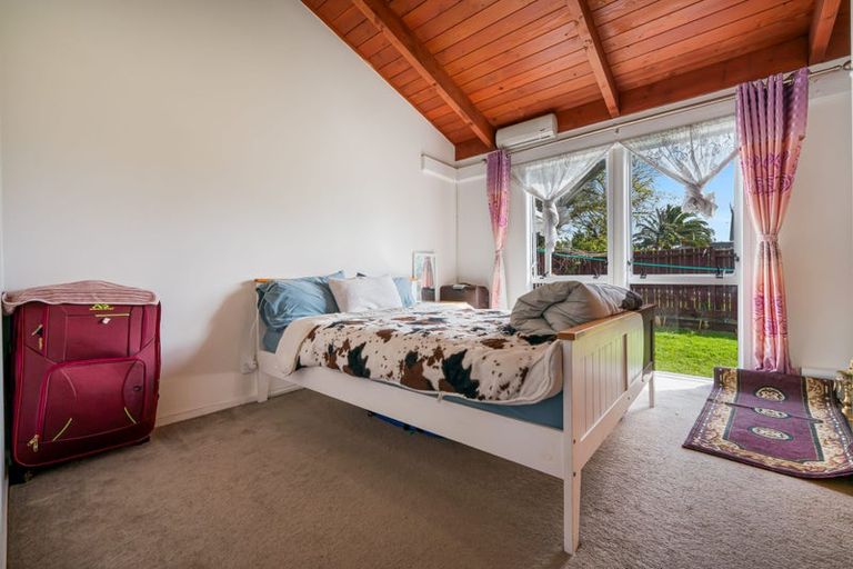 Photo of property in 1/255 Swanson Road, Henderson, Auckland, 0610