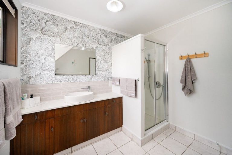 Photo of property in 32 Durham Drive, Havelock North, 4130