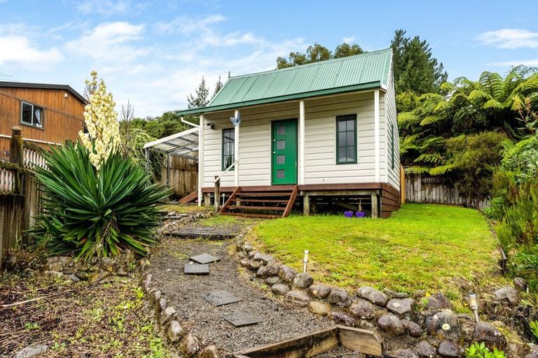 Photo of property in 2/9 Montgomery Street, Stokes Valley, Lower Hutt, 5019
