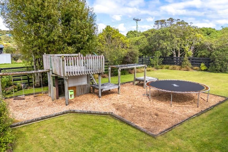 Photo of property in 29 Paekakariki Hill Road, Pauatahanui, Porirua, 5381