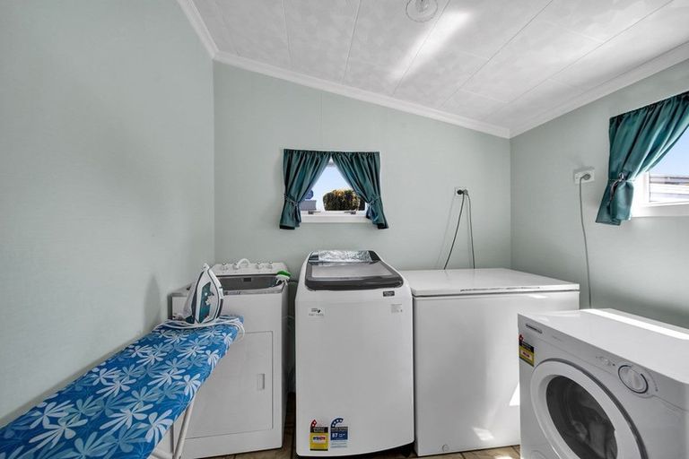 Photo of property in 15 Disraeli Street, Hawera, 4610