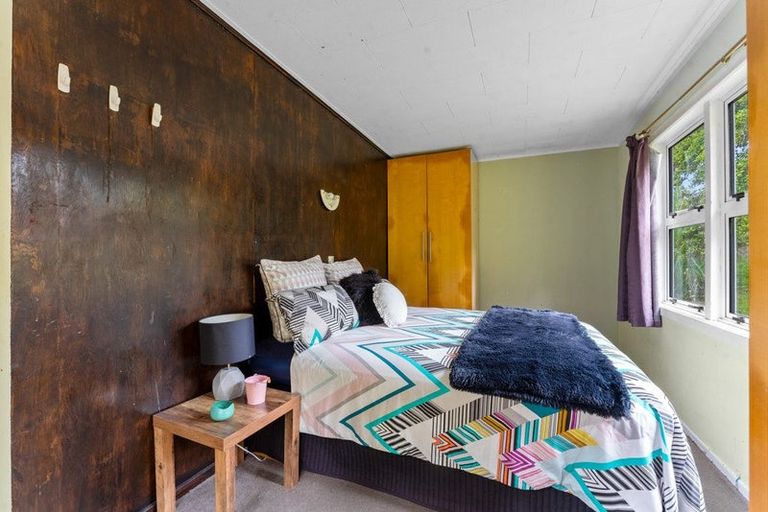 Photo of property in 10 Hobbs Road, Matakatia, Whangaparaoa, 0930