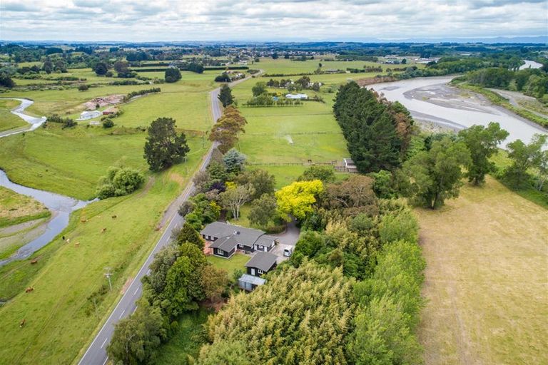 Photo of property in 273 Parewanui Road, Bulls, 4894