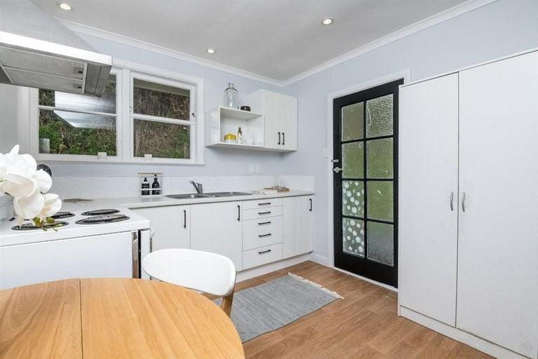 Photo of property in 113a Newlands Road, Newlands, Wellington, 6037