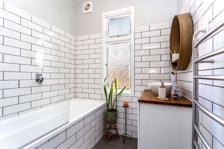 Photo of property in 64 Cumnor Terrace, Woolston, Christchurch, 8023