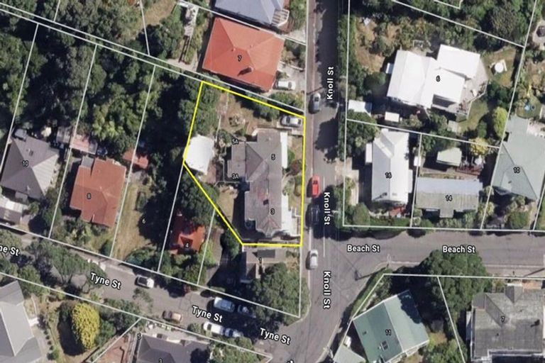 Photo of property in 3-5 Knoll Street, Island Bay, Wellington, 6023