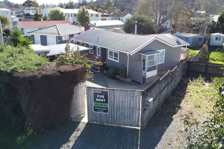 Photo of property in 669 Swanson Road, Swanson, Auckland, 0612