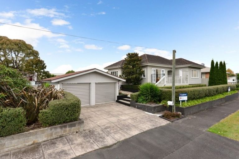 Photo of property in 2 Ranui Street, Dinsdale, Hamilton, 3204
