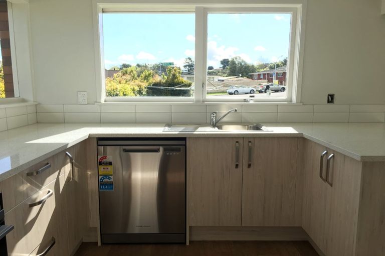 Photo of property in 1/16 Kapiti Place, Sunnynook, Auckland, 0620