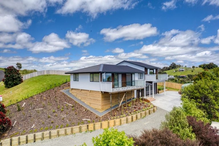 Photo of property in 77 Stratford Drive, Cable Bay, 0420