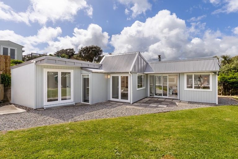 Photo of property in 3b Kowhai Street, Otaki Beach, Otaki, 5512