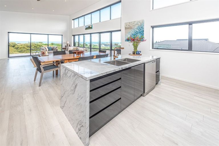 Photo of property in 34 Golf Vue Place, Castlecliff, Whanganui, 4501