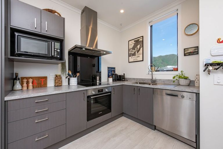 Photo of property in 18 Kauamo Close, Waiwhetu, Lower Hutt, 5010