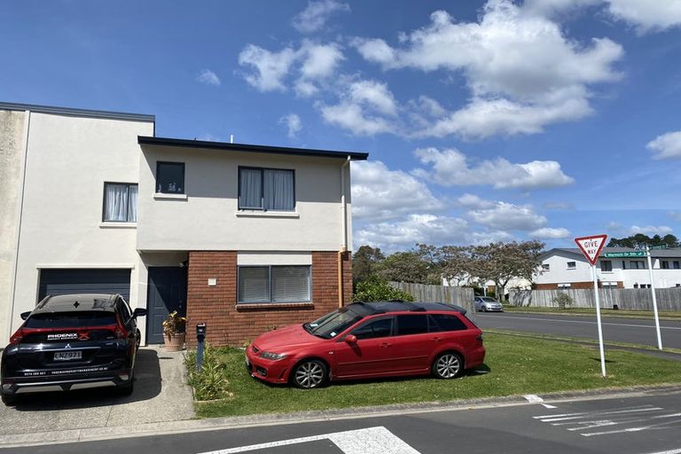 Photo of property in 12 Duxfield Drive, Ranui, Auckland, 0612