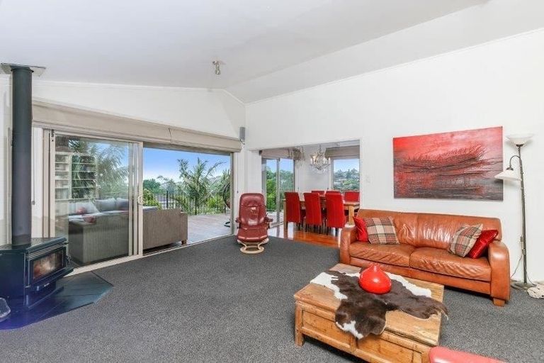 Photo of property in 3 Tanglewood Place, Cockle Bay, Auckland, 2014