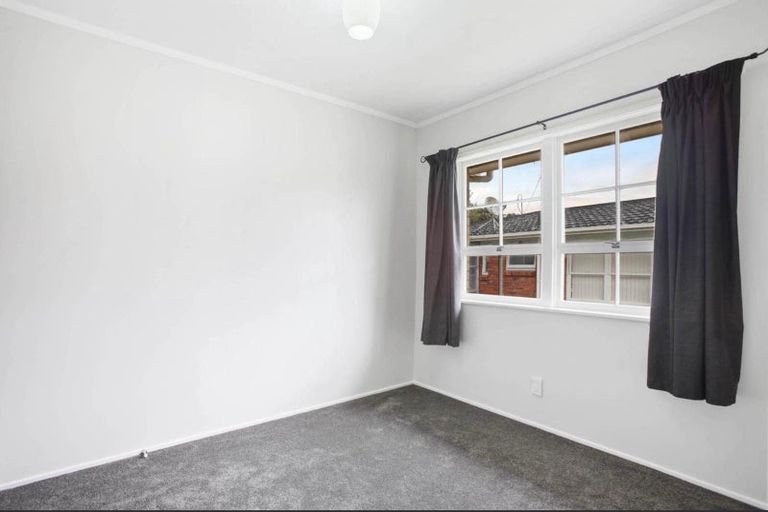 Photo of property in 2/14 Ellice Road, Totara Vale, Auckland, 0629