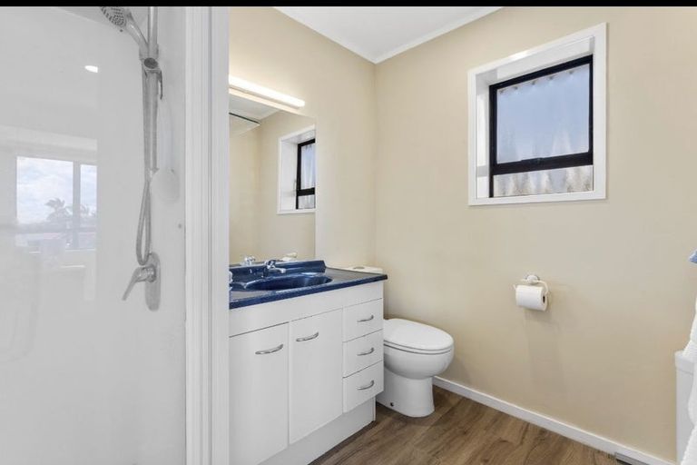 Photo of property in 37 Pigeon Mountain Road, Half Moon Bay, Auckland, 2012