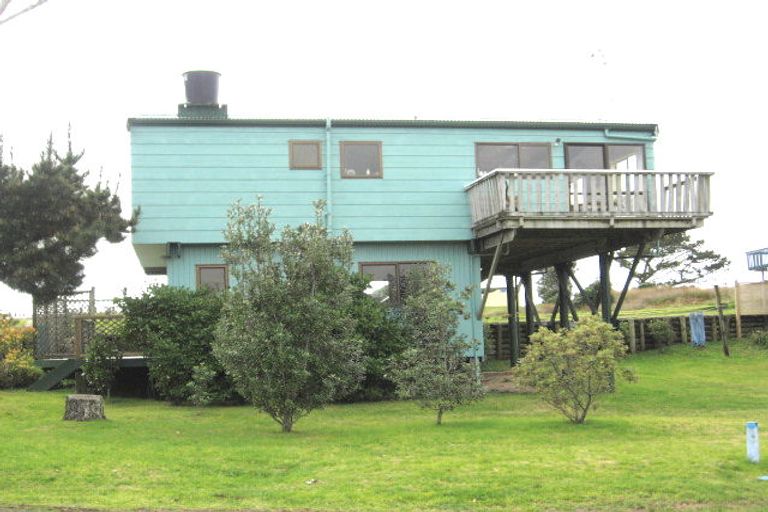 Photo of property in 92 Ocean Beach Road, Tairua, 3508