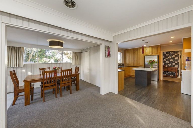 Photo of property in 38 Wikiriwhi Crescent, Awapuni, Palmerston North, 4412