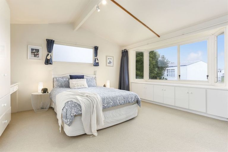 Photo of property in 80h Tirimoana Road, Te Atatu South, Auckland, 0602