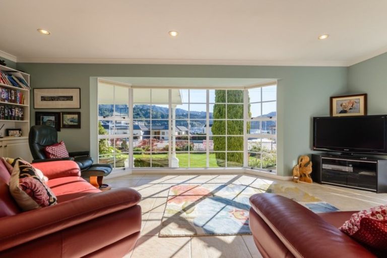 Photo of property in 40-42 Waikawa Road, Picton, 7220