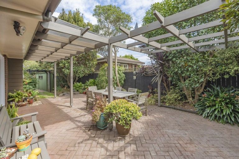 Photo of property in 2 Roselawn Lane, Pahurehure, Papakura, 2113