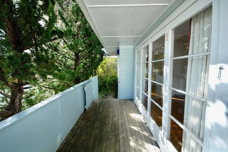 Photo of property in 64 Selwyn Crescent, Forrest Hill, Auckland, 0620