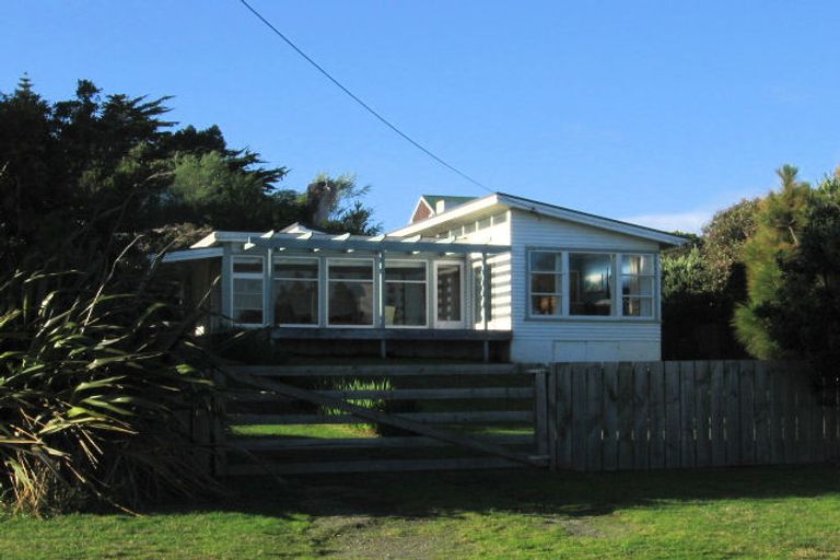 Photo of property in 5 Taiata Street, Waikanae Beach, Waikanae, 5036