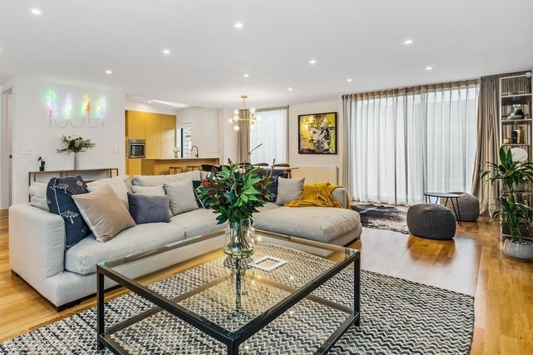 Photo of property in 58c Potter Avenue, Northcote, Auckland, 0627