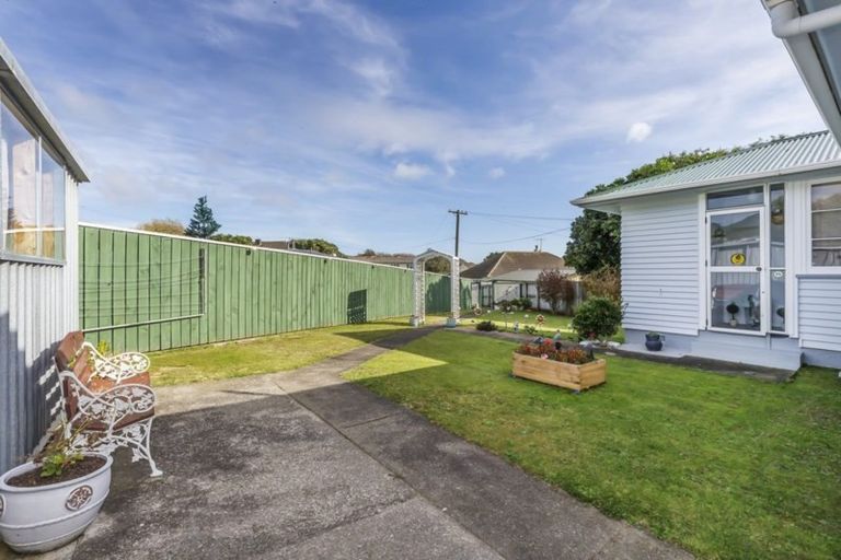 Photo of property in 130 Bedford Street, Cannons Creek, Porirua, 5024