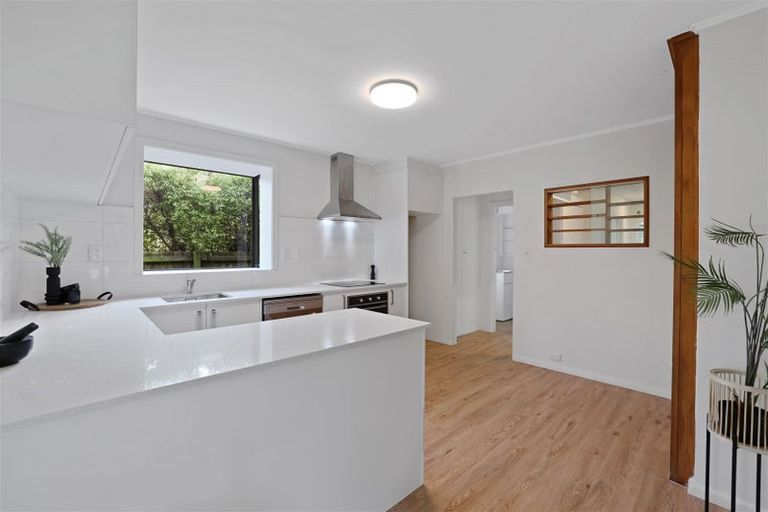 Photo of property in 16 Manor Place, Bryndwr, Christchurch, 8053